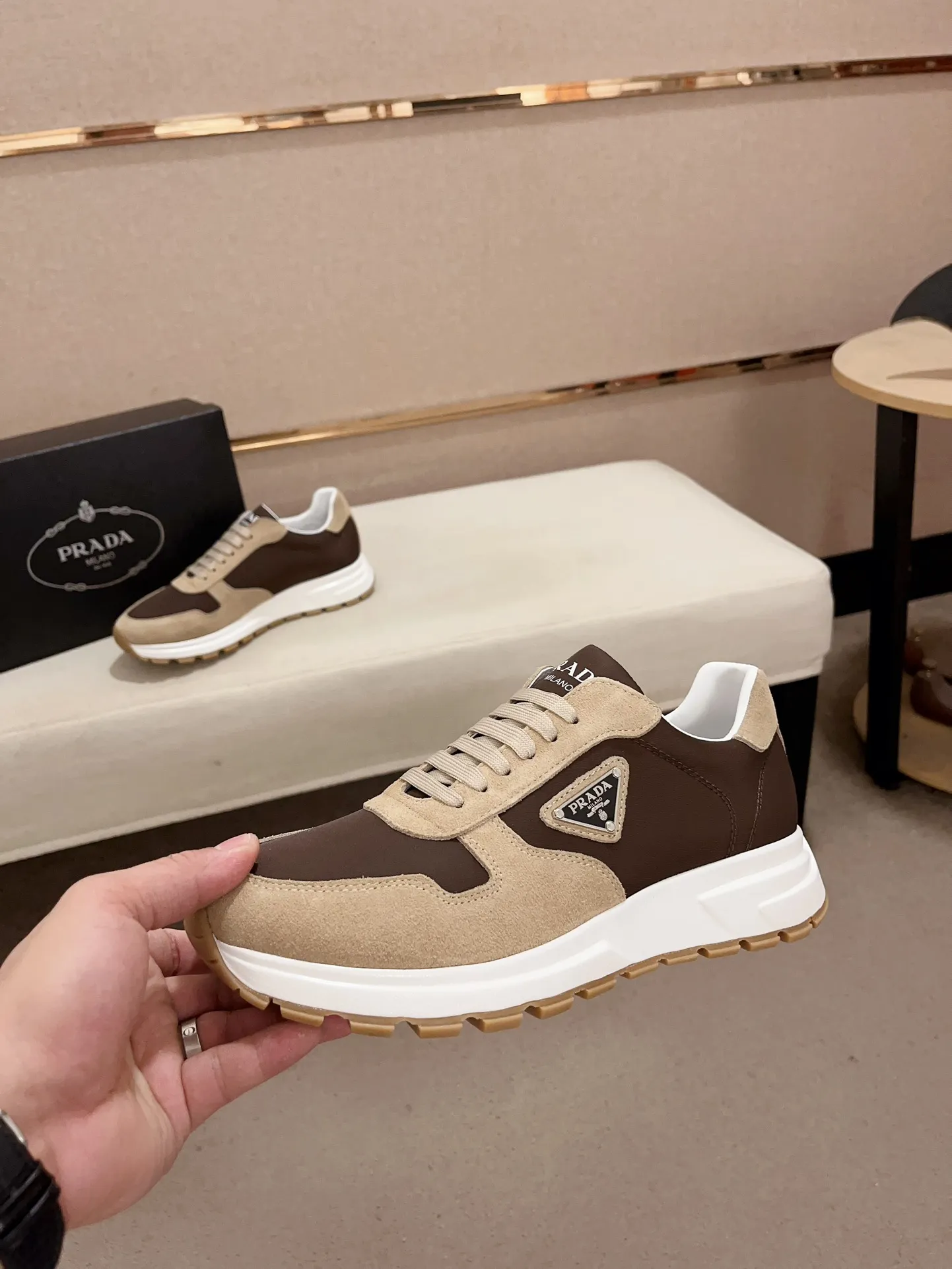 Men's shoes💰 540💰 ✔️✔️✔️Higher version High-quality new PRADA (Prada) counters are launched simultaneously. The new men's shoes and 😘fabric are made of selected first-layer cowhide ➕ breathable fabric technology. Lining: Full cowhide lining. 👍🏿 High-end ☄️ air-cushion molded anti-slip rubber outsole, exquisite lines, simple and elegant, comfortable and high-end for leisure travel. Code number: 38 to 44 (45 can be customized)